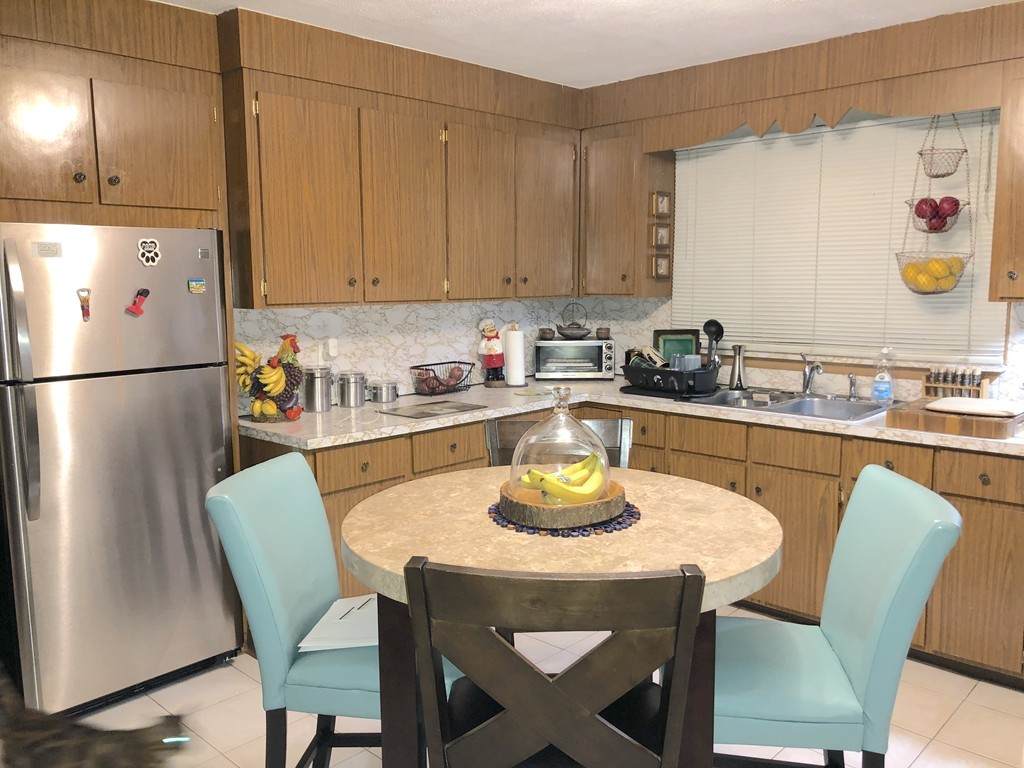 248 Webster St - Photo 1