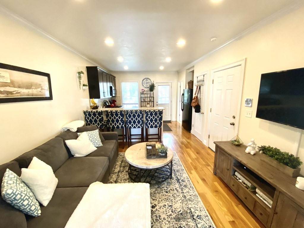241 Everett - Photo 1