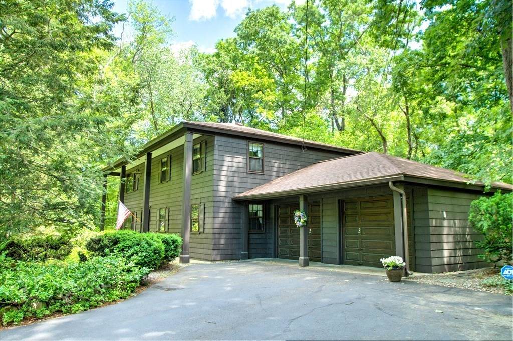 11 Jonathan Ln - Photo 1