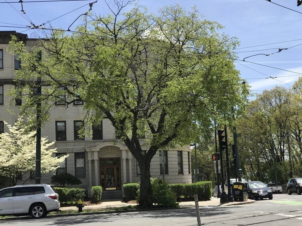 1880 Commonwealth Ave - Photo 1