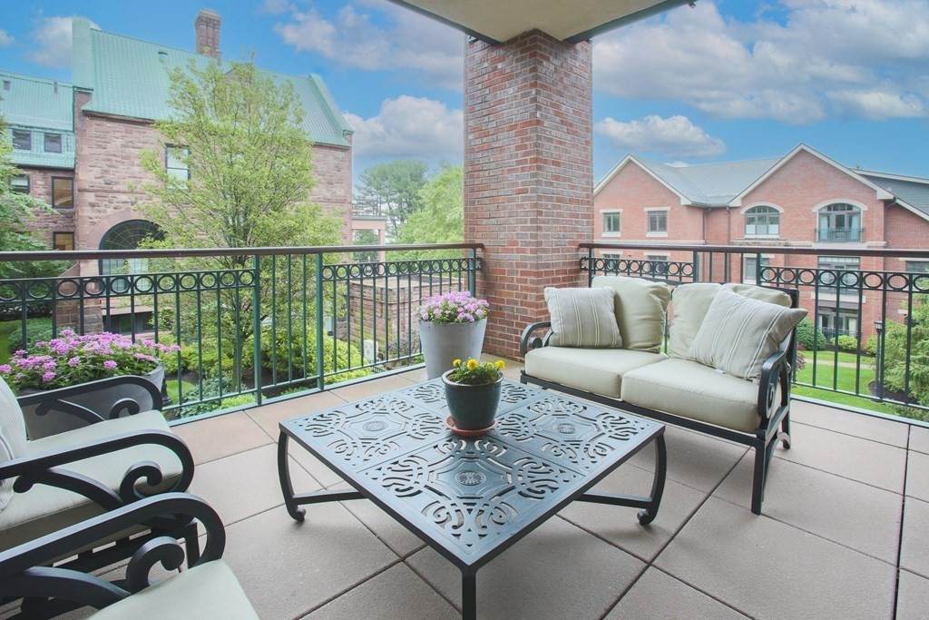 120 Seaver St - Photo 1