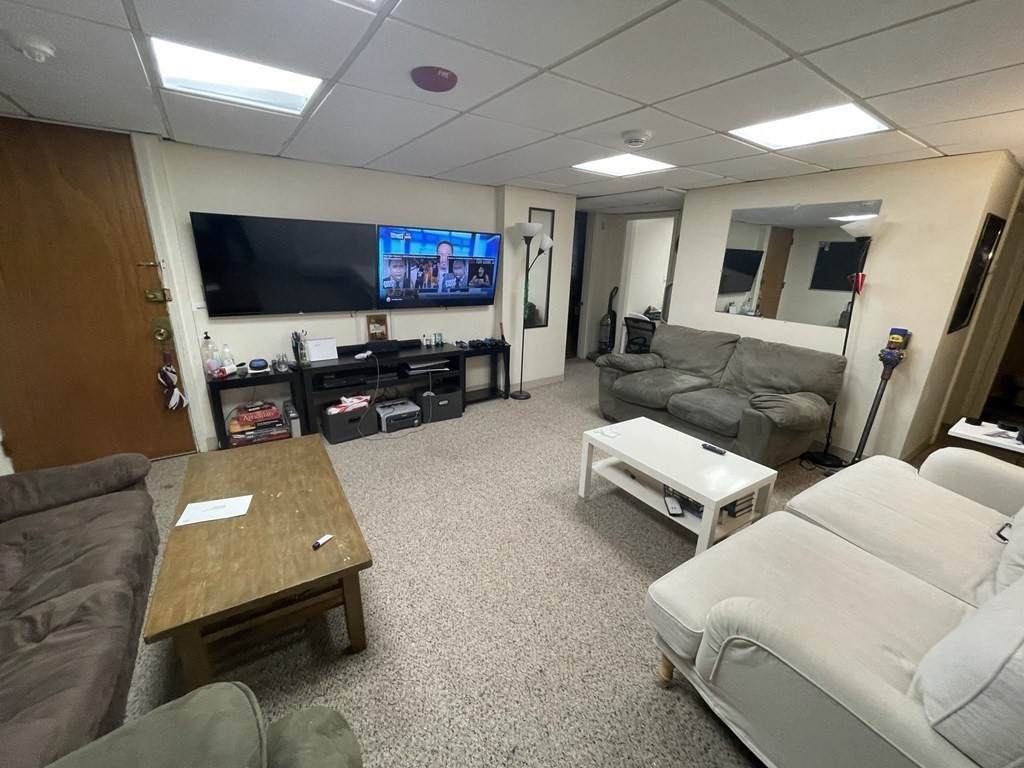 464 Commonwealth Ave - Photo 1