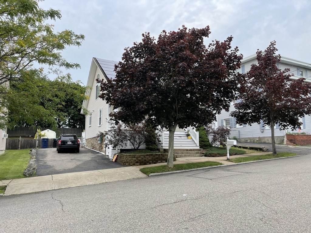 160 Ocean Ave W - Photo 1