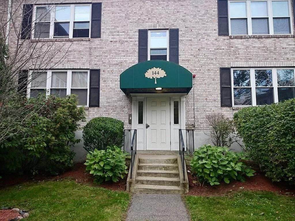 144 Newton St - Photo 1