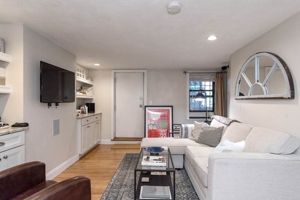 673 Tremont - Photo 1