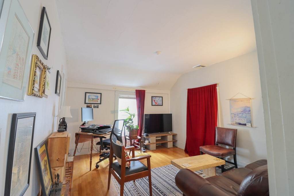 30 Saint James Avenue - Photo 1