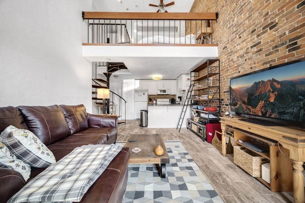 22 Beacon St - Photo 1
