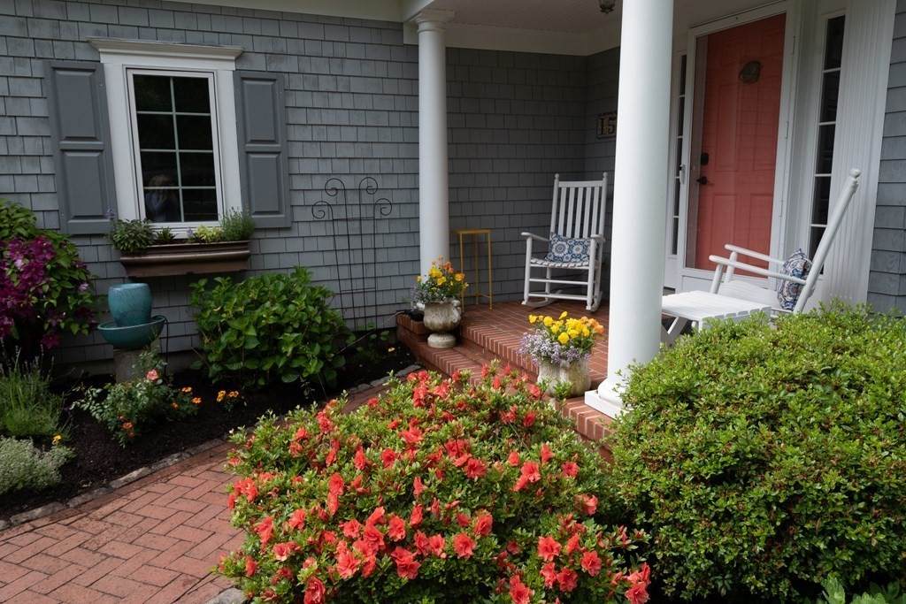 15 Regatta Dr - Photo 1