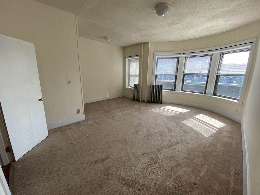1382 Beacon St - Photo 1