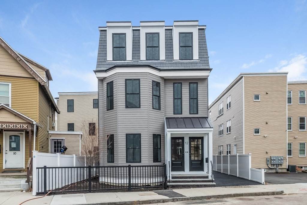12 Bloomington Street - Photo 1