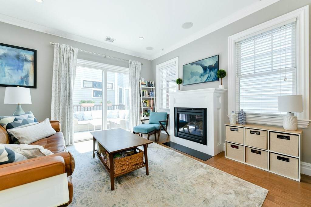 289 E St - Photo 1
