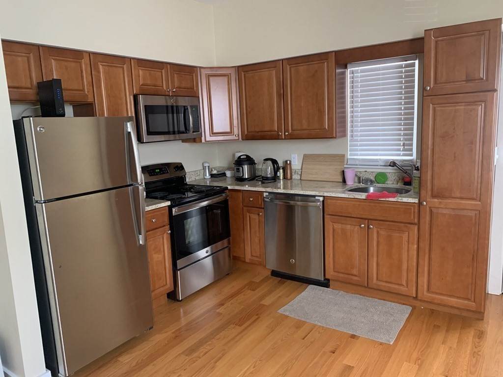 12 Surrey - Photo 1