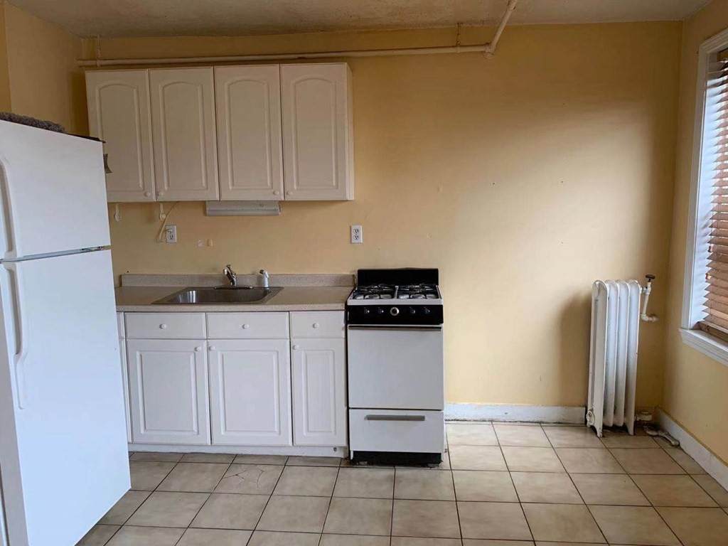 1607 Commonwealth Ave - Photo 1