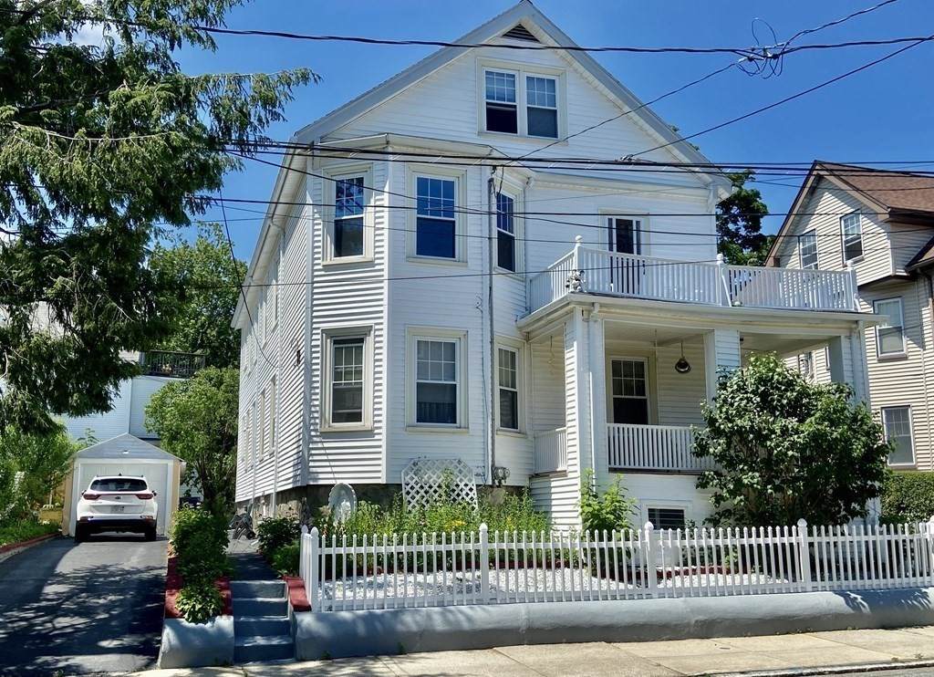 127 Selwyn - Photo 1