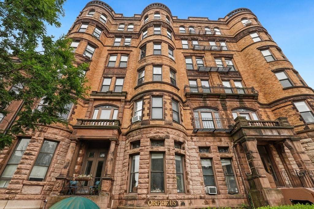 362 Commonwealth Ave - Photo 1