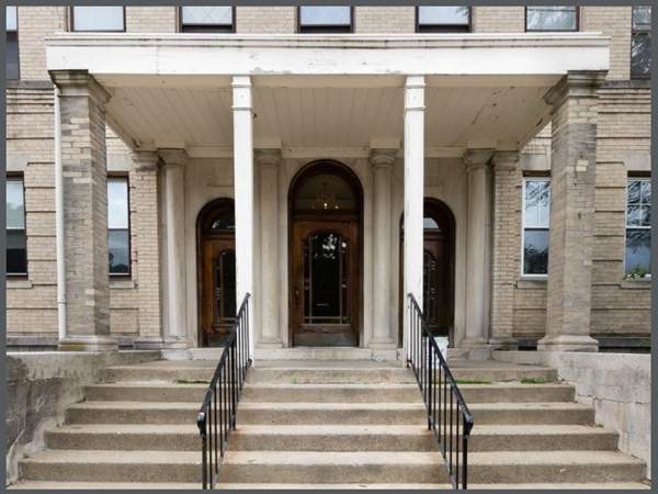 164 Strathmore - Photo 1