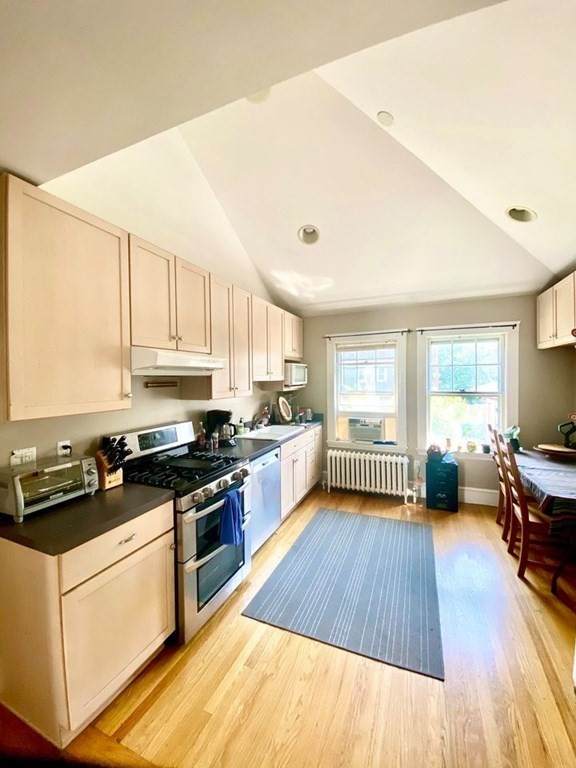 24 Montgomery - Photo 1