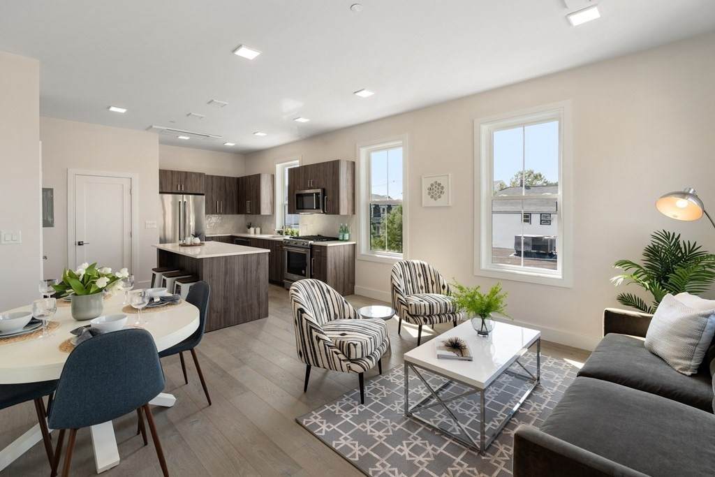 24 Rush Street - Photo 1