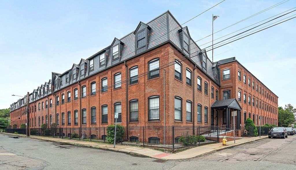 10 Weston Avenue - Photo 1