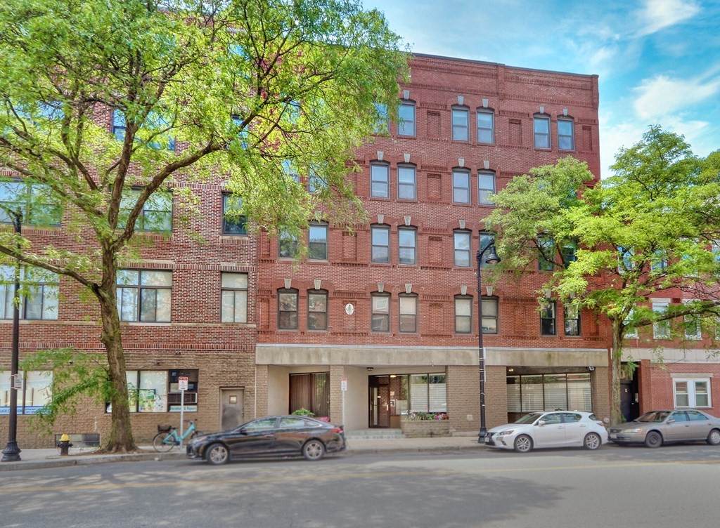386 Commercial St - Photo 1