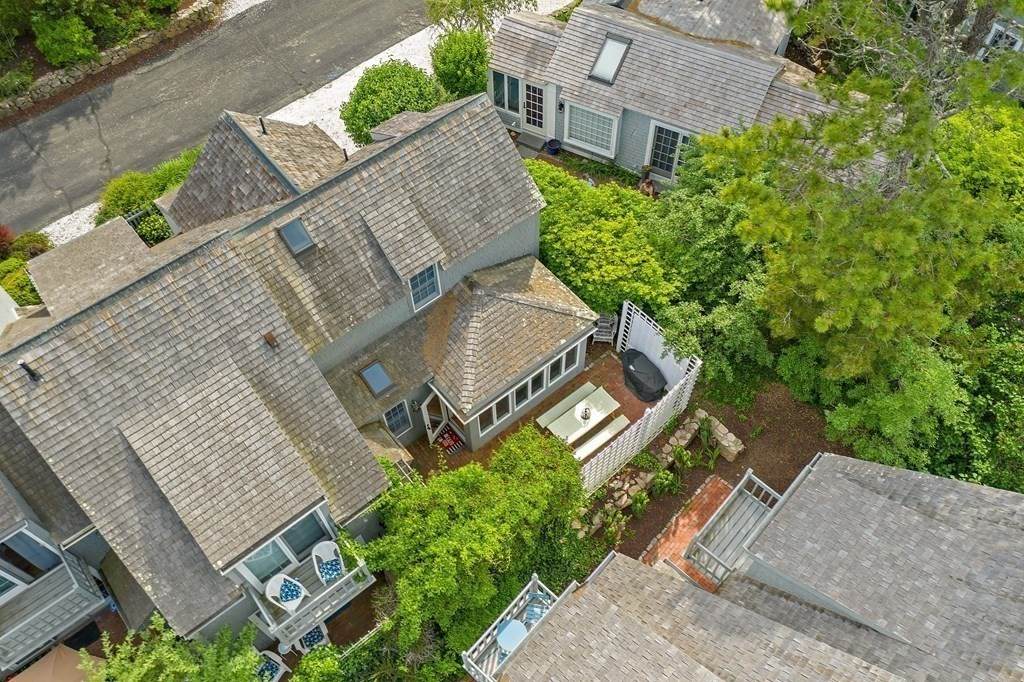 17 Hyannis Point Rd - Photo 1