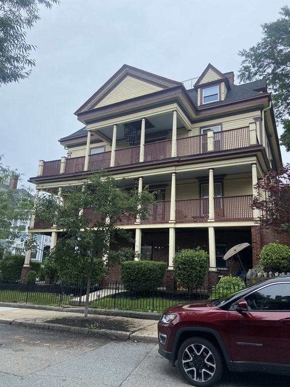 40 Cushing Ave - Photo 1