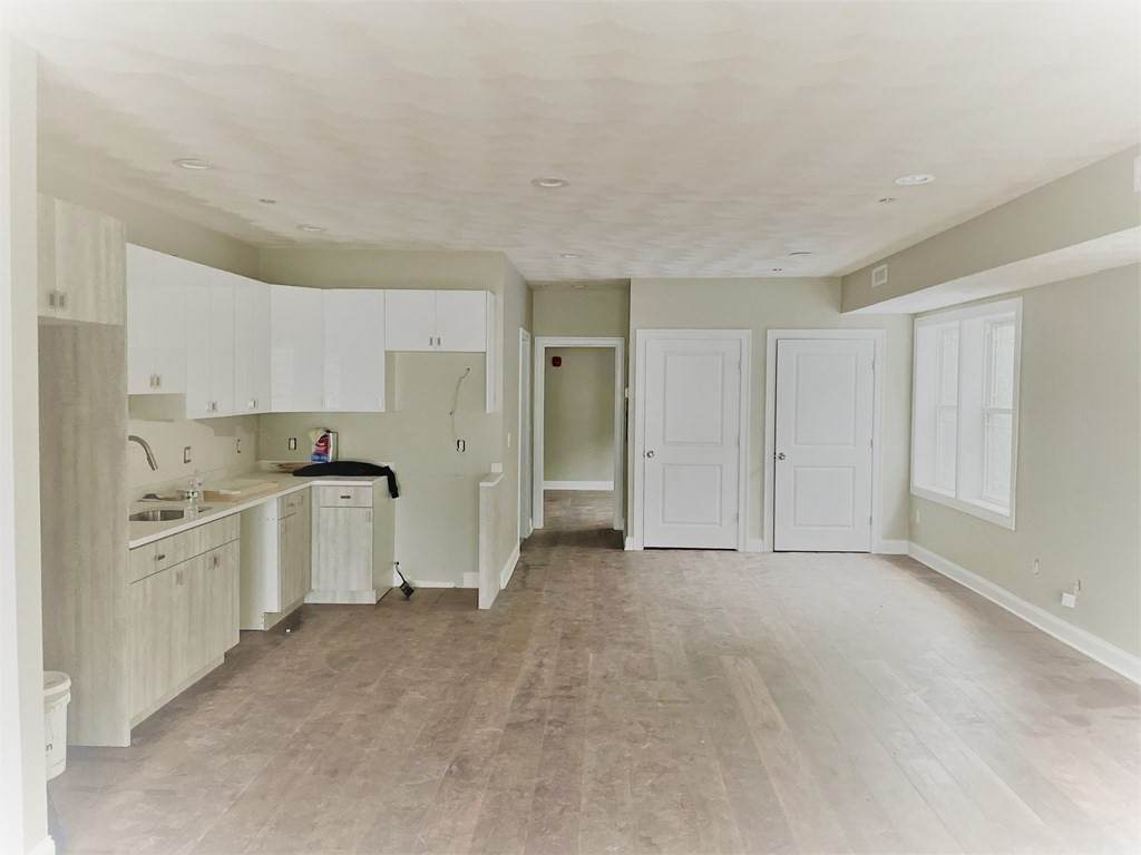 121 Addison - Photo 1