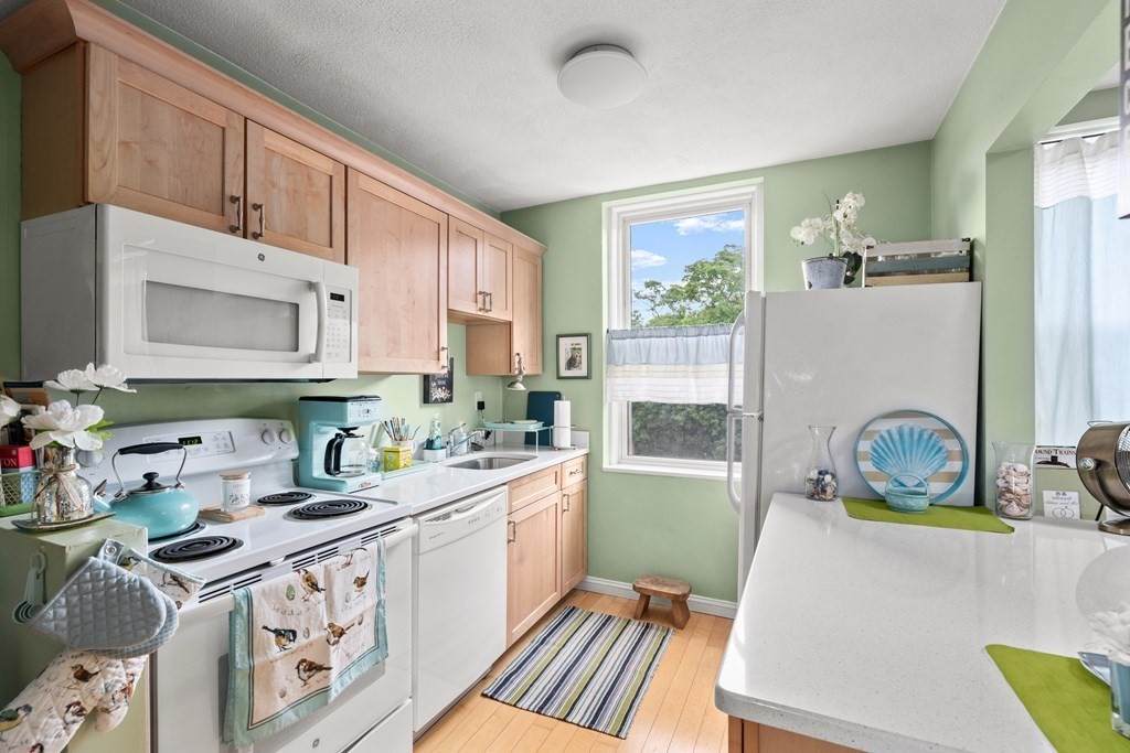 1409 Commonwealth Ave - Photo 1