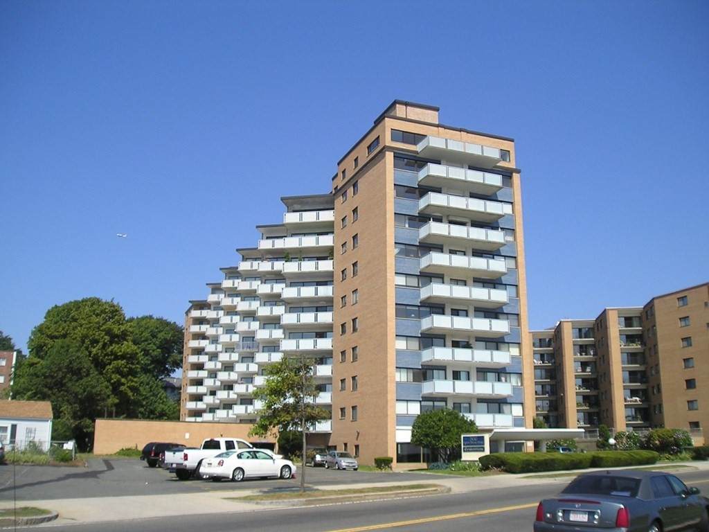 300 Lynn Shore Drive - Photo 1