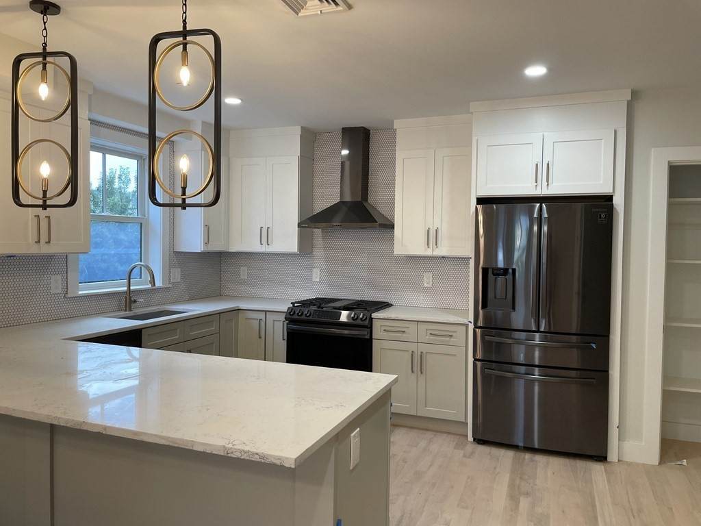 216 Havre Street - Photo 1