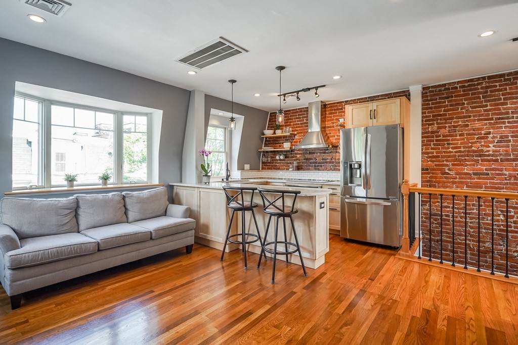165 I St - Photo 1