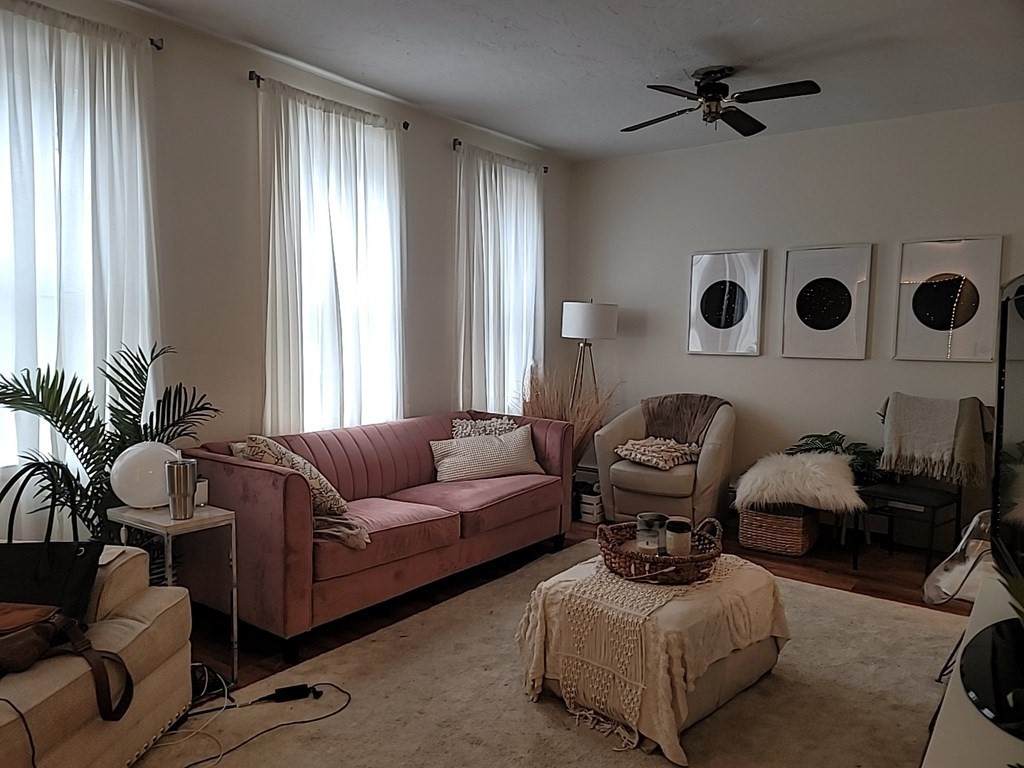 7 Saybrook - Photo 1