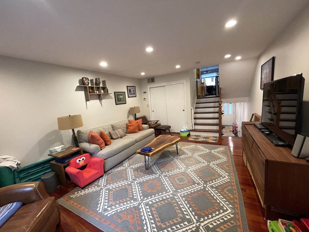 119 Beaconsfield - Photo 1