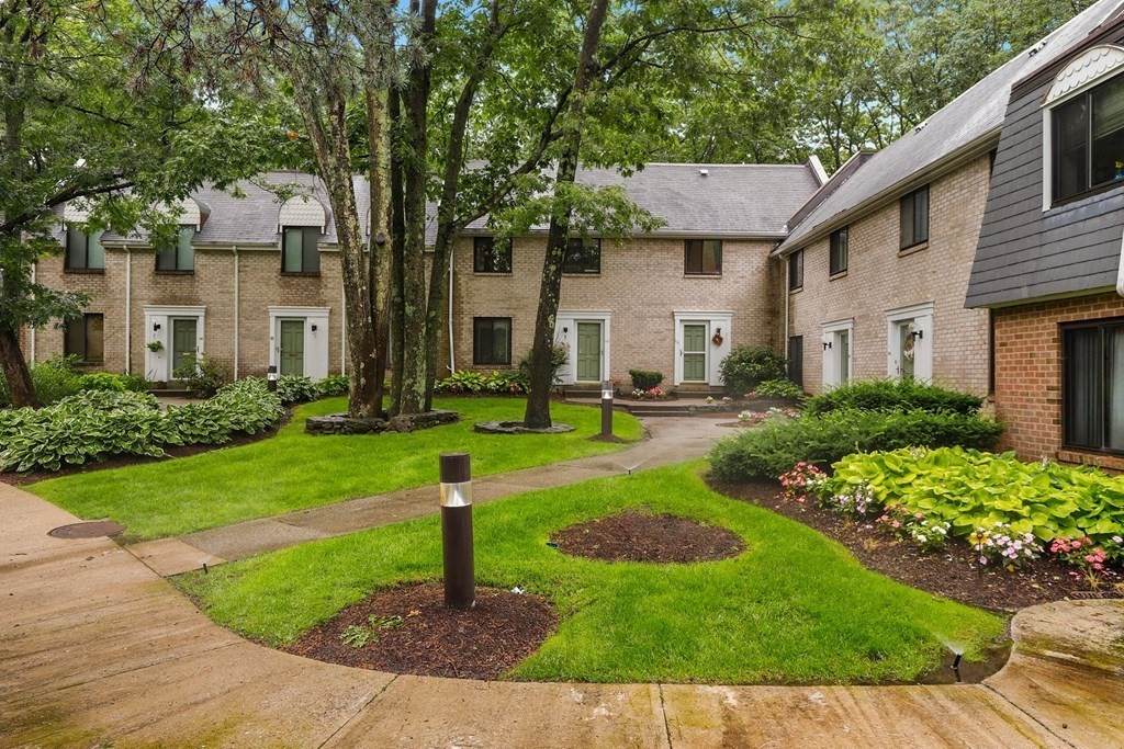 95 Commons Dr - Photo 1