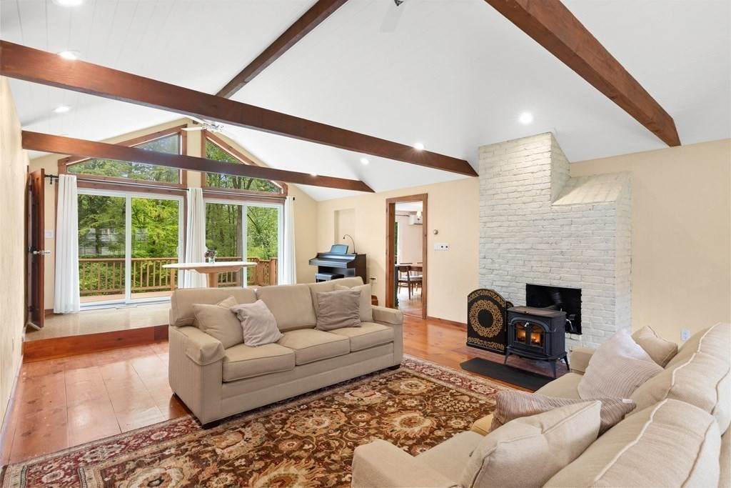 32 Mayflower Dr - Photo 1