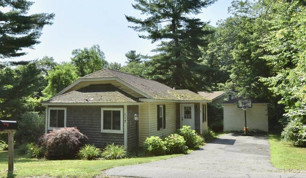 117 Swan Ave - Photo 1