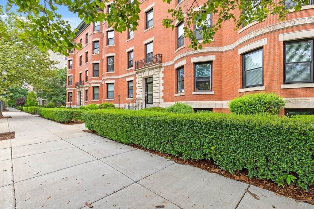 1060 Beacon St - Photo 1