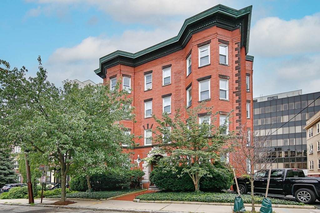 18 Centre Street - Photo 1