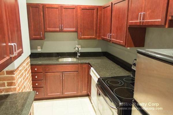 1722 Beacon - Photo 1