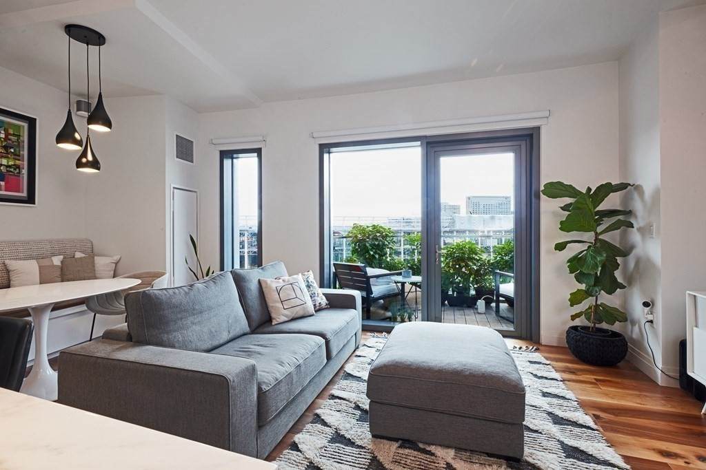 300 Pier 4 Blvd - Photo 1
