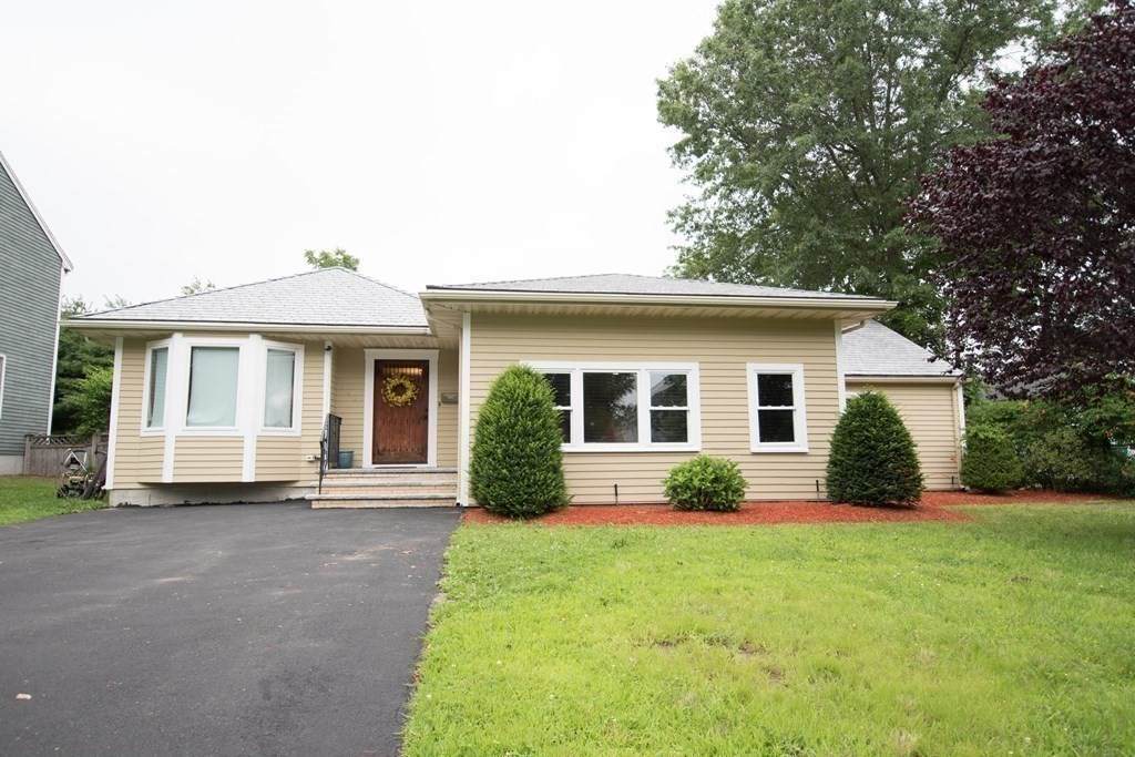 581 Saw Mill Brook Pkwy - Photo 1