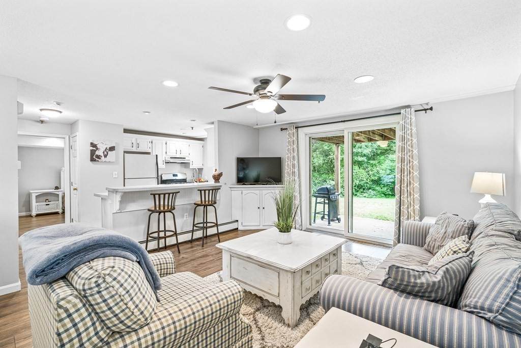 15 Lantern Ln - Photo 1