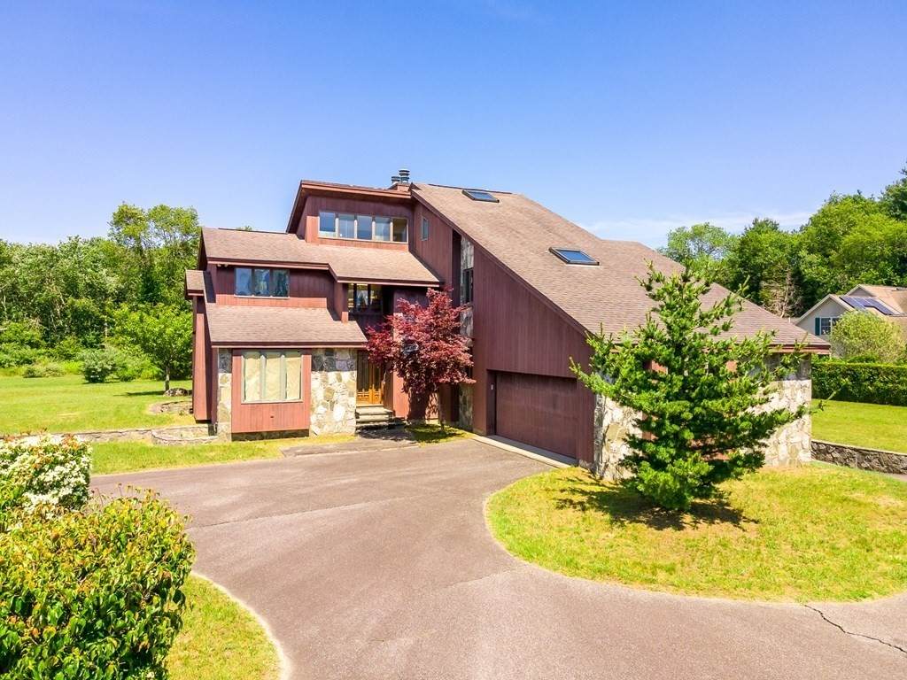 176 Brook St - Photo 1