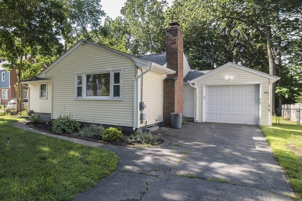 611 Allen St - Photo 1