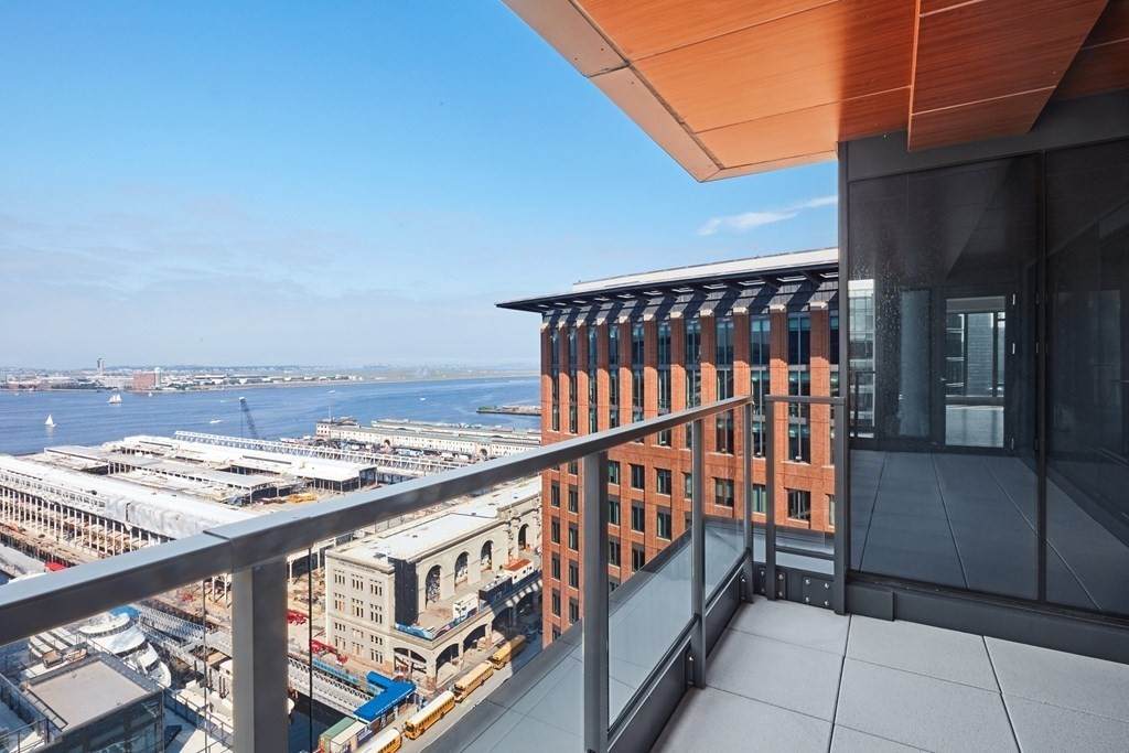135 Seaport Boulevard - Photo 1
