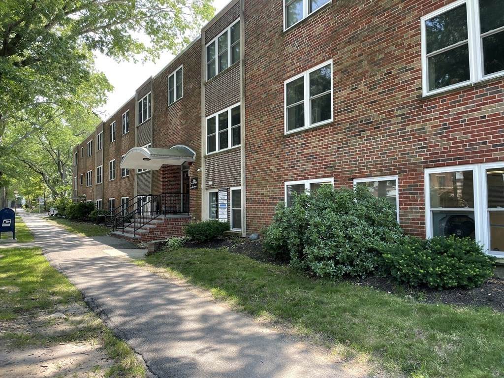 540 Vfw Parkway - Photo 1