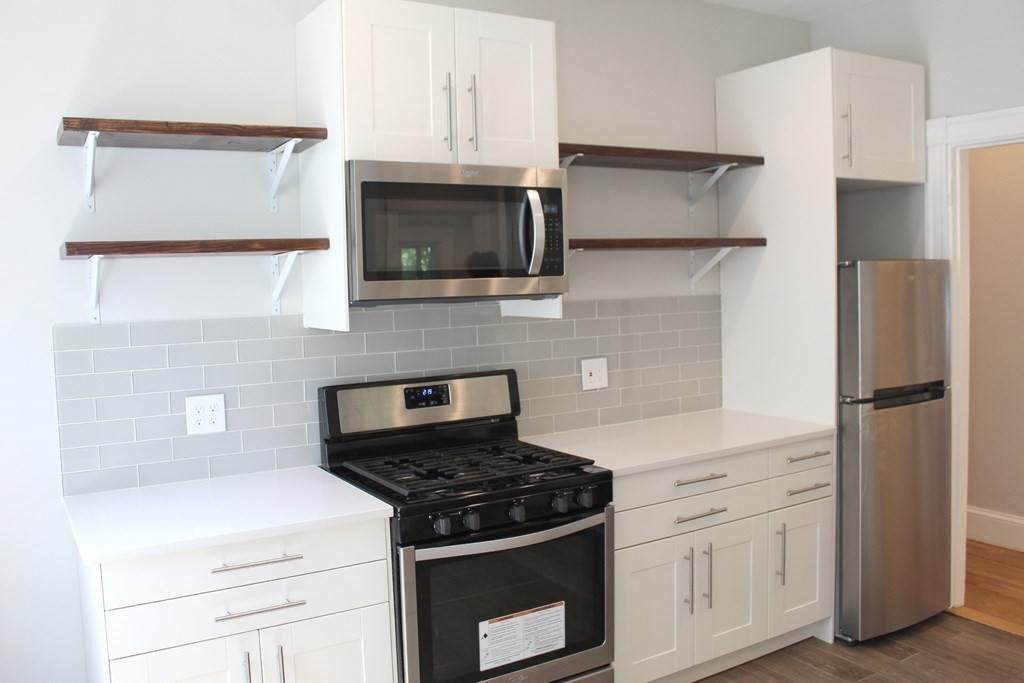 61 Wenham St - Photo 1