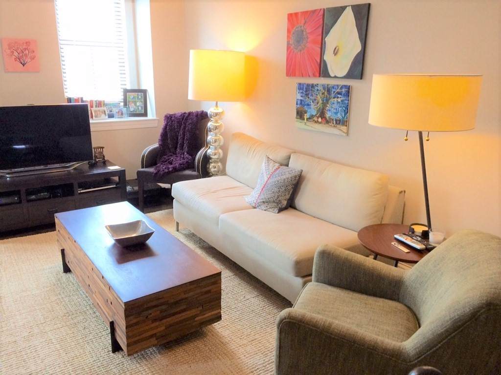 10 E Springfield St - Photo 1
