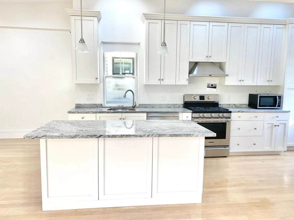 24 Hall Street - Photo 1