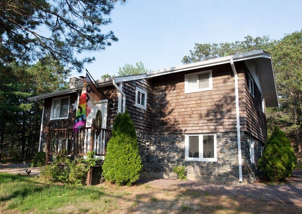 13 Jocelyn Ave - Photo 1